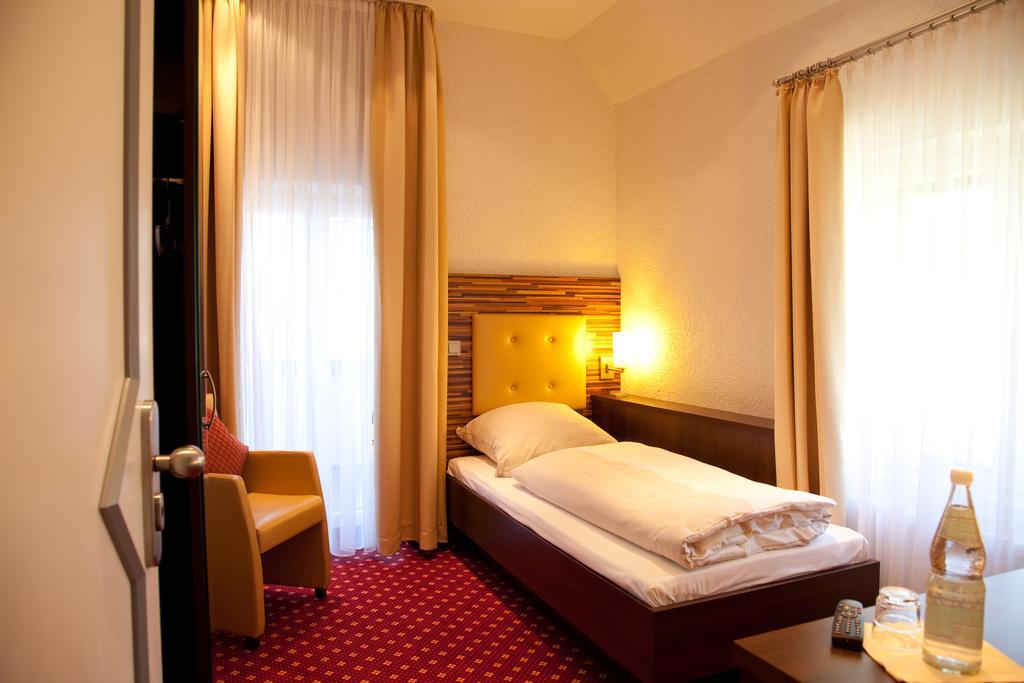 Hotel- Restaurant Poststuben Bensheim Rum bild